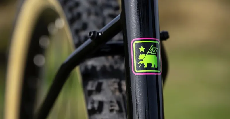 Marin Pine Mountain 2 Mountain Bike - Gloss Black/ Green/ Pink-4