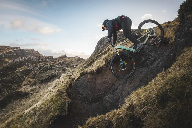 2022 Santa Cruz Heckler V9 - Escape Bike Shop Stock Coming