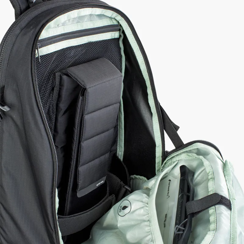 EVOC FR Trail E-Ride 20  E.Bike Hydration Backpack 20 Litre - Black-6