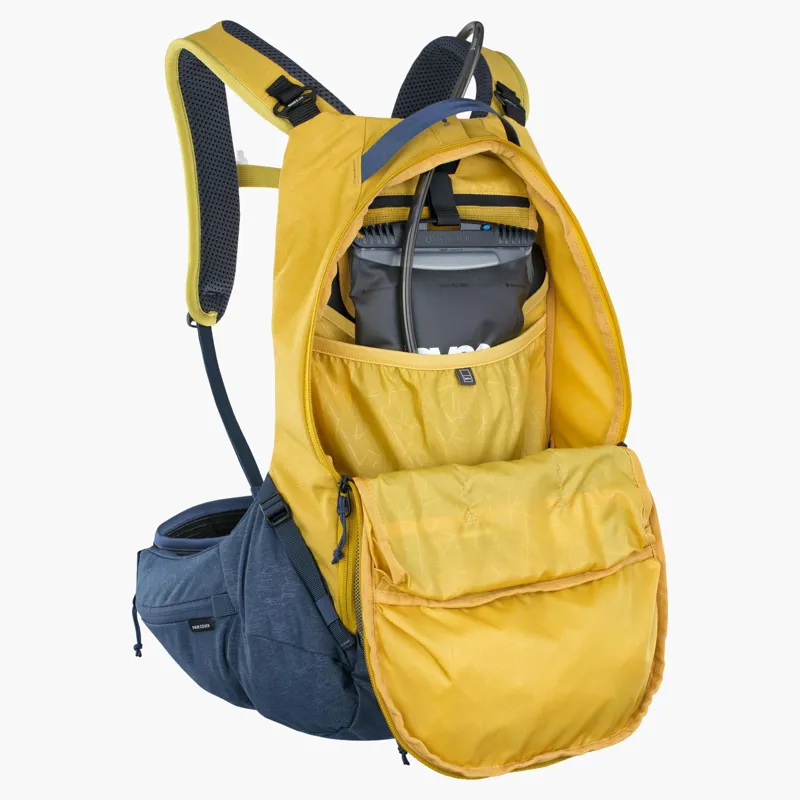 Evoc Trail Pro Protector 16 Litre Backpack - Curry/ Denim-4