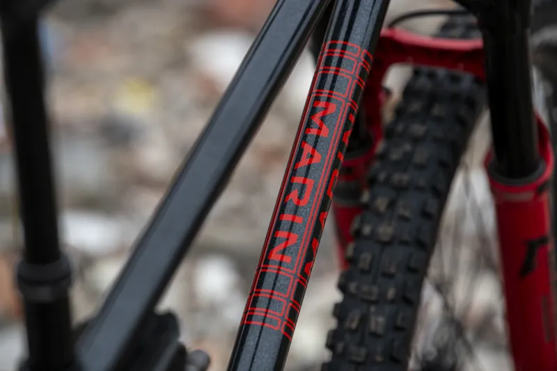 Marin El Roy 29 - Gloss Black Sparkle/ Red-7