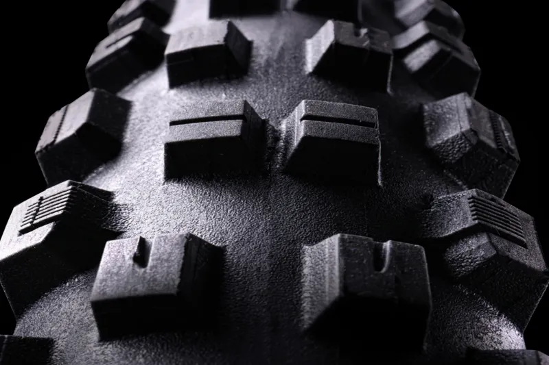 Specialized Hillbilly Grid Gravity 2Bliss Ready T9 Tyre - Black-2