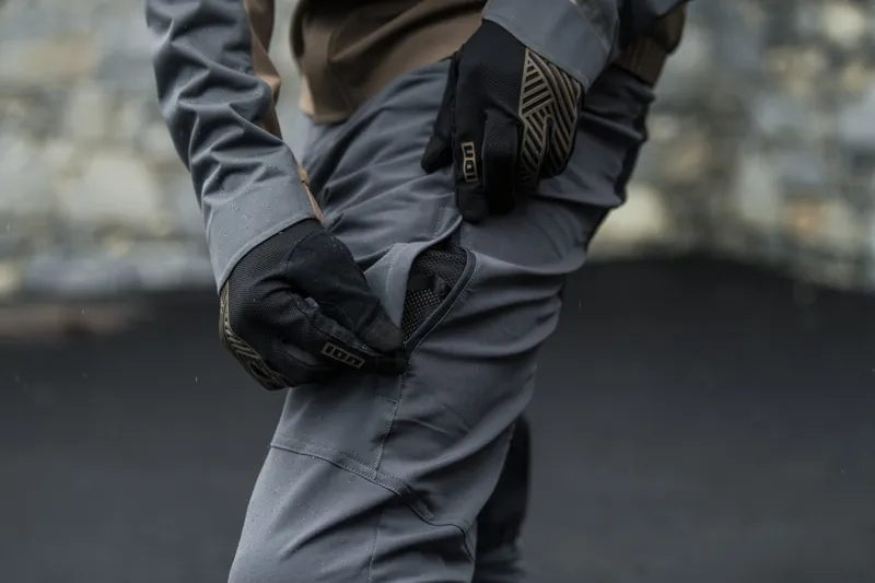 2022 ION Shelter Pants 4W Softshell Mens Cycling Trousers - Black-3