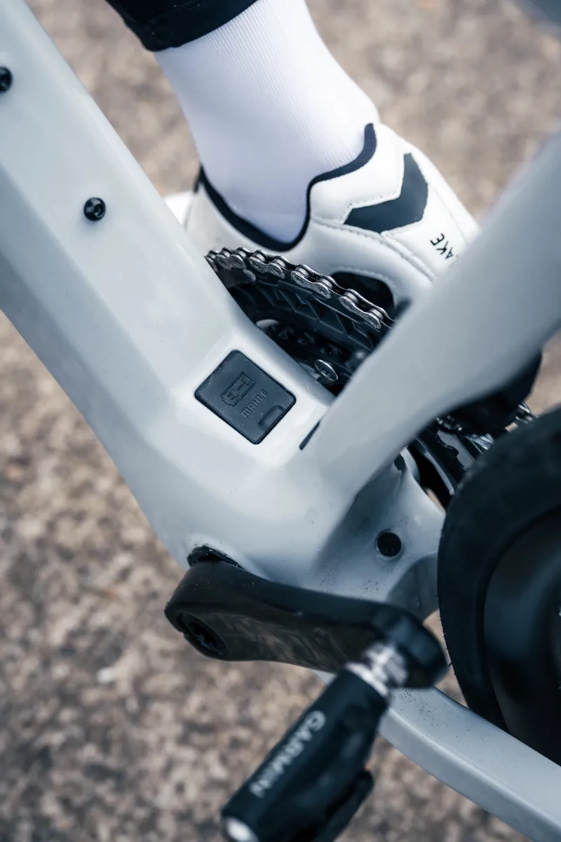 Ridley E-Grifn 105 2x12 E.Road Bike - Gloss Battle Ship Grey/ Candy Red-8