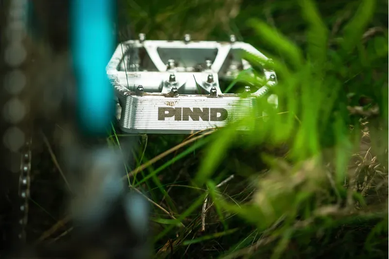 Pinnd CS2 Flat Pedals - Natural Silver-2