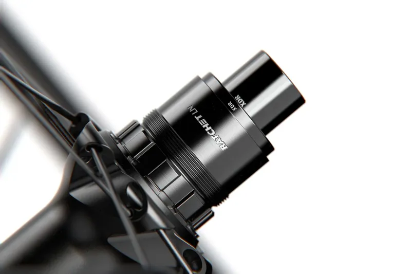 DT Swiss A1800 Spline DB 30 Tubeless 700c Road Bike Wheels - Black-8