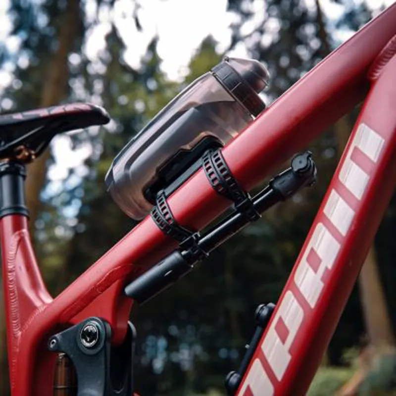 Fidlock TWIST Bottle With Uni Base - Translucent Black-2