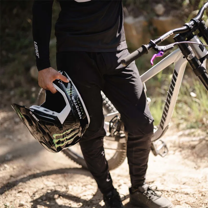 Leatt MTB 1.0 Ride Kit Jersey and Pants Set - Black/ Black-8