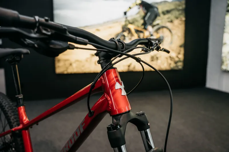 Nukeproof Tracker Comp Cues 1x10 Hardtail Mountain Bike - Gloss Red/ Silver-4