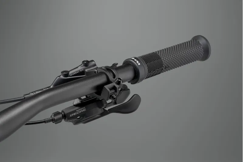 Whyte Bikes T-140 27 Junior Full Suspension MTB - Gloss Green/ Coral Orange-6