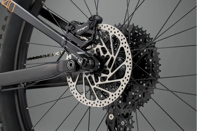 Whyte Bikes T-140 27 Junior Full Suspension MTB - Gloss Green/ Coral Orange-4