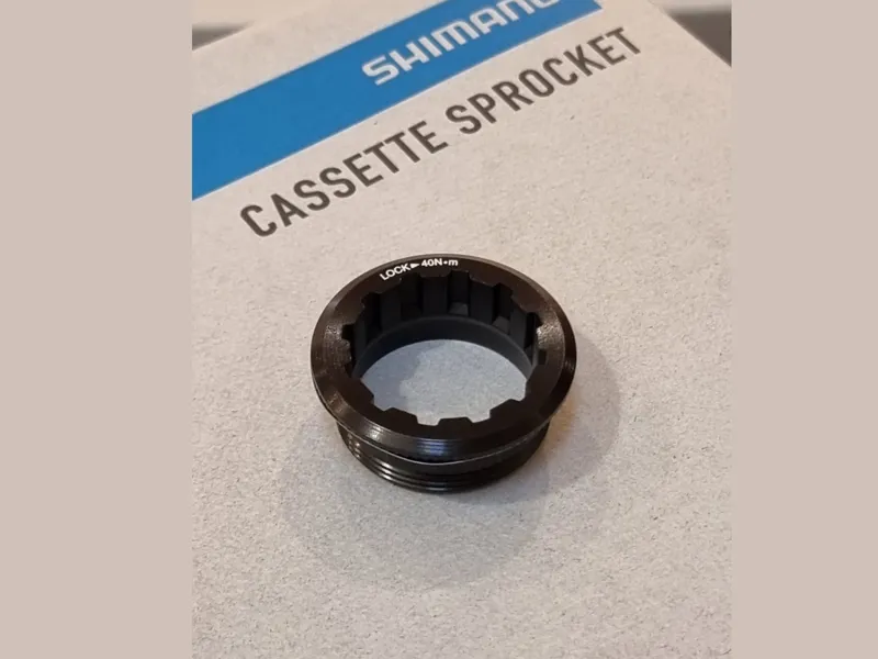 Shimano CS-M7100 Lock Ring and Spacer - Y0GY98010