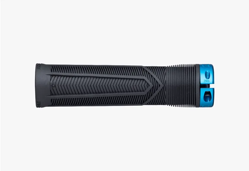 Race Face Chester Handlebar Grips - Black/ Turquoise-2