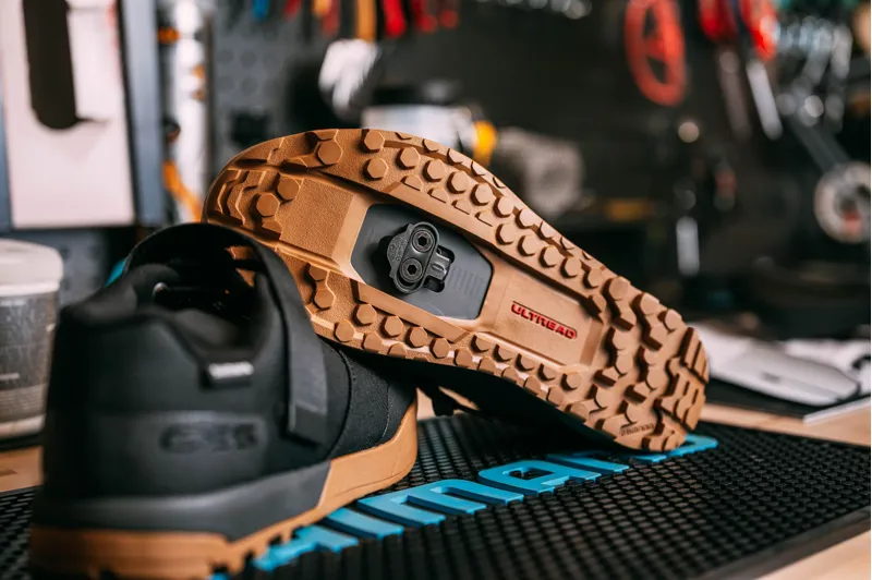 Shimano MT001 Multi Entry SPD 2 Bolt Cleats - Black-1