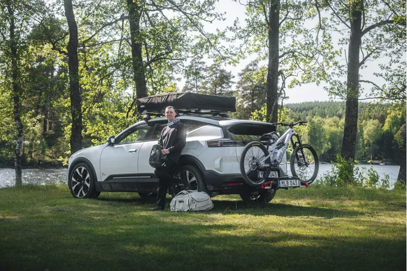 Thule VeloLite 1 Bike 13- Pin Towball Mount Bike Rack - Black/ Silver-1
