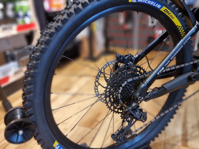 Thok TK01 Ohlins Dream E.bike Escape Custom Build -  X.Large - Black White-6