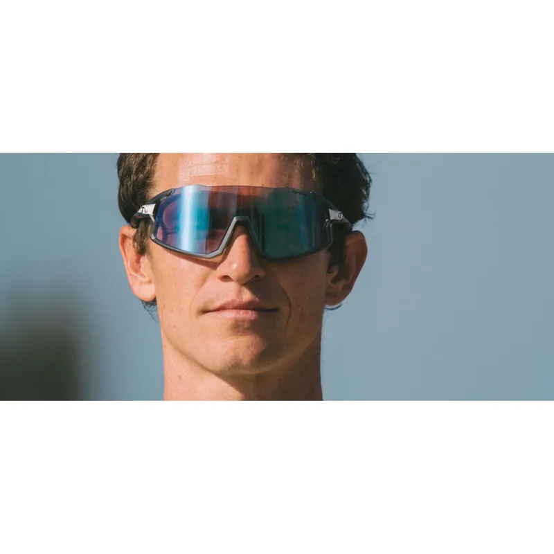 Tifosi Stash Clarion Fototec Lens Sunglasses - Matte Smoke-7